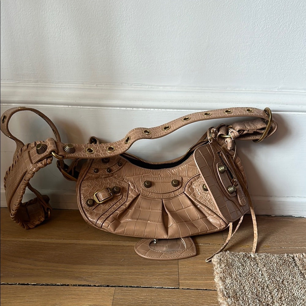 Stylish Tan Crocodile-Embossed Women's Bag